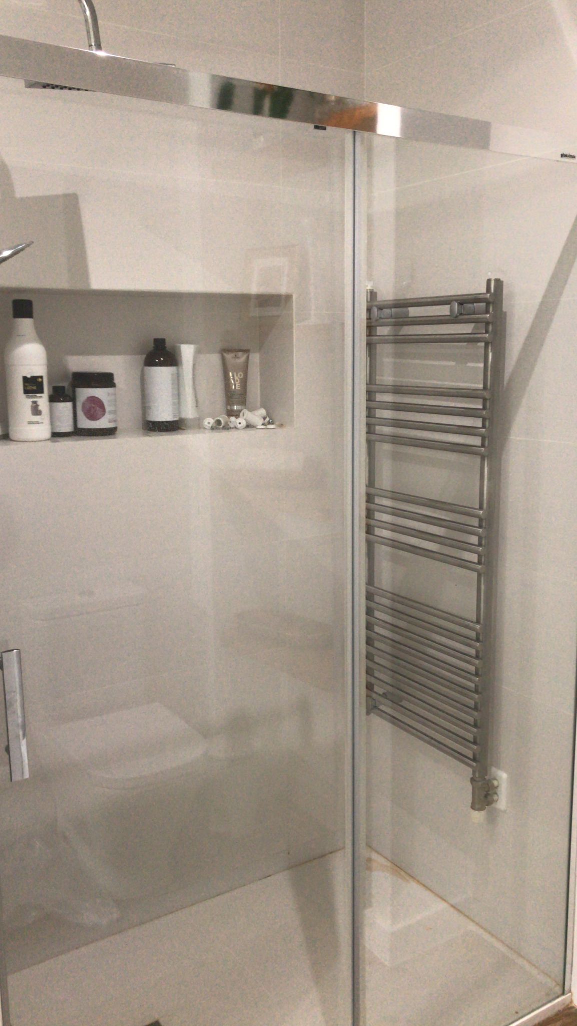 El radiador toallero, el accesorio de baño que se ha vuelto